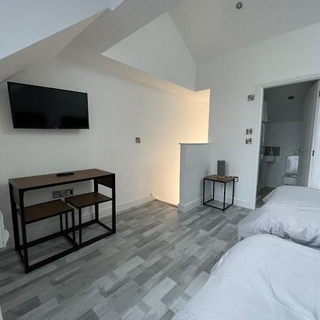 10Min To City - Free Parking - Private Studio - Contractor Friendly Manchester Buitenkant foto