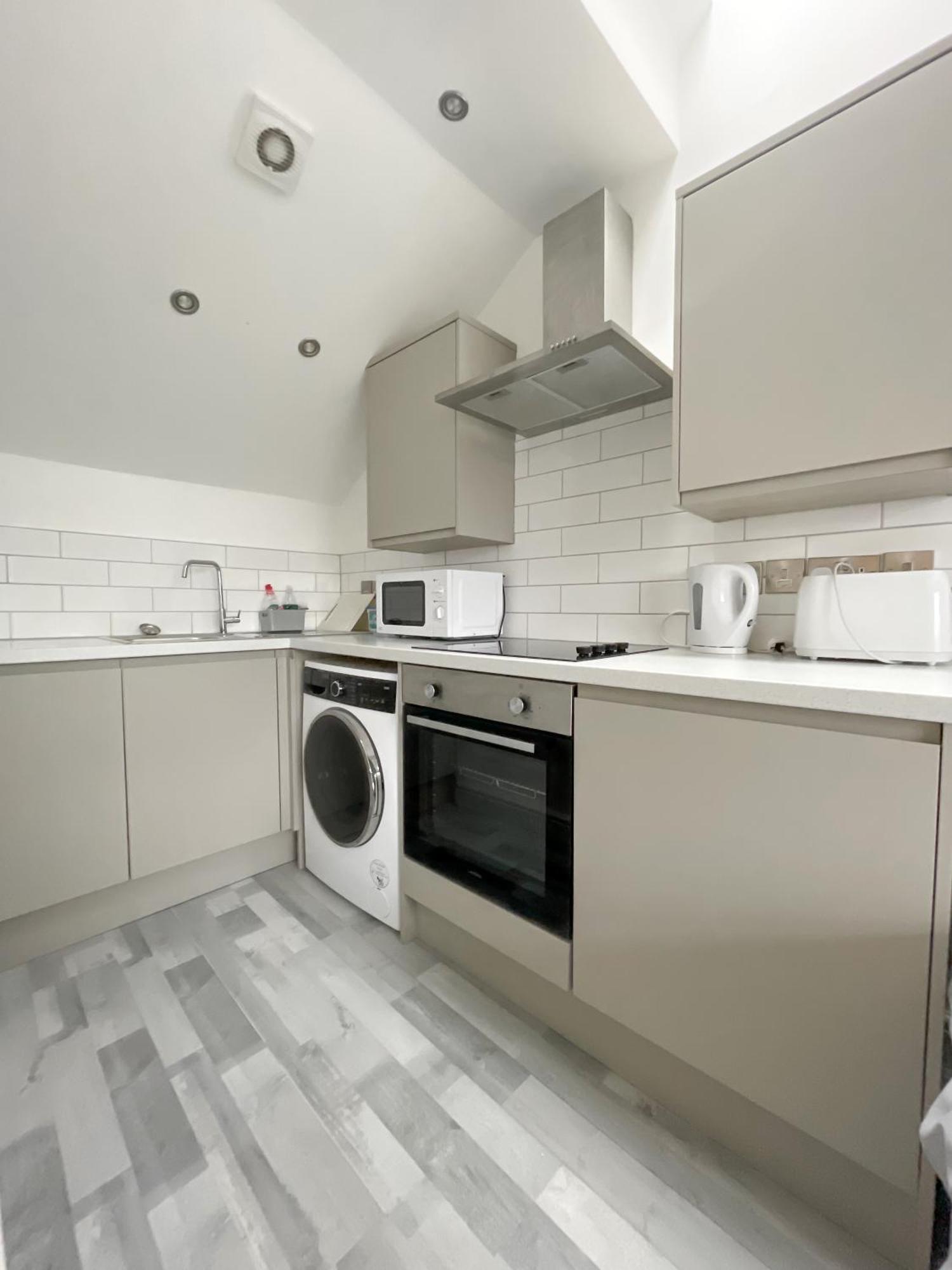 10Min To City - Free Parking - Private Studio - Contractor Friendly Manchester Buitenkant foto